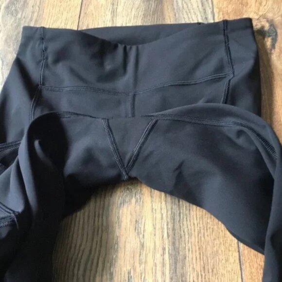 Lululemon Speed Up Tight Mesh size 4 *EUC - Picture 8 of 13